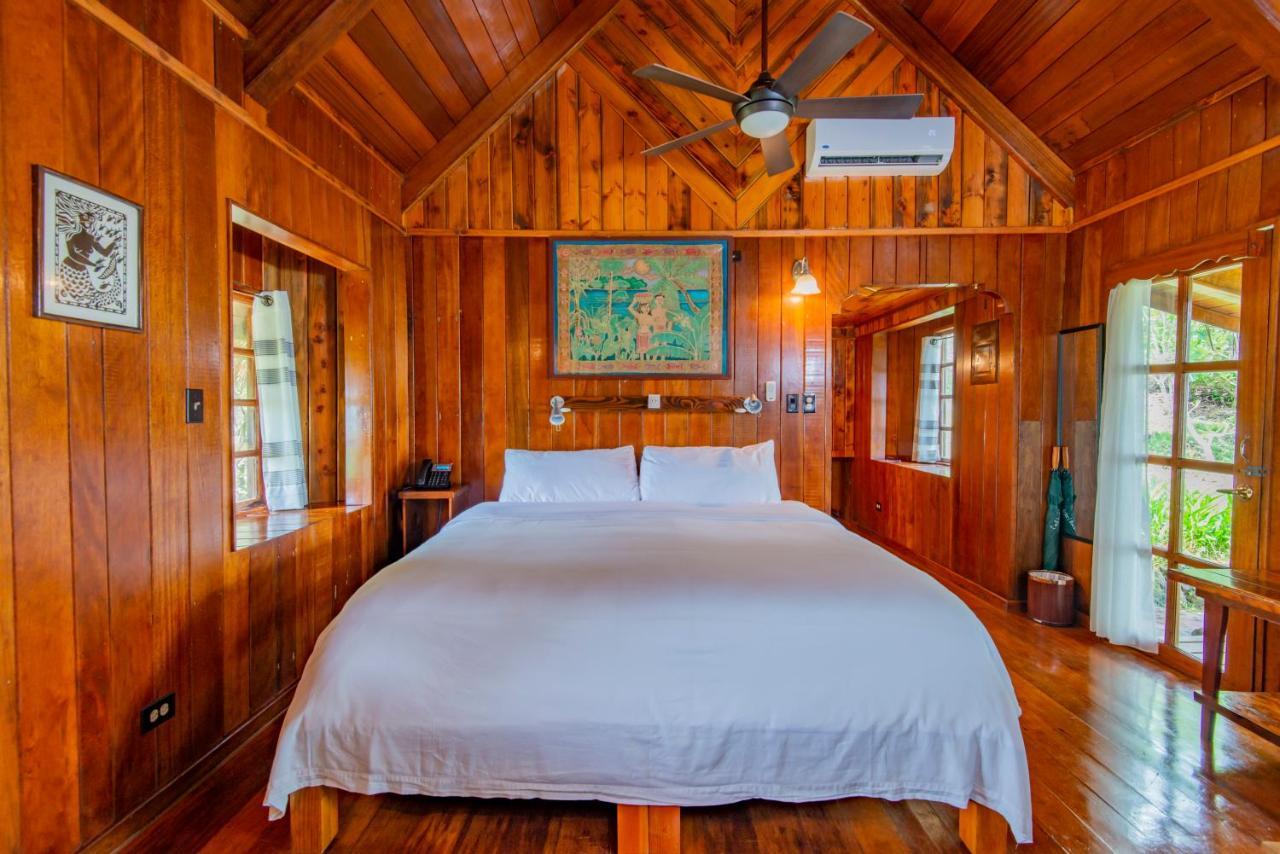 Palau Carolines Resort Koror Buitenkant foto